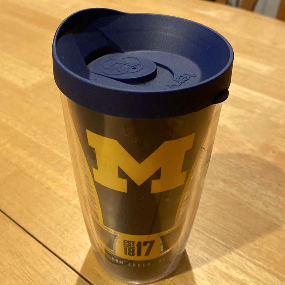 Michigan wolverines mug with lid